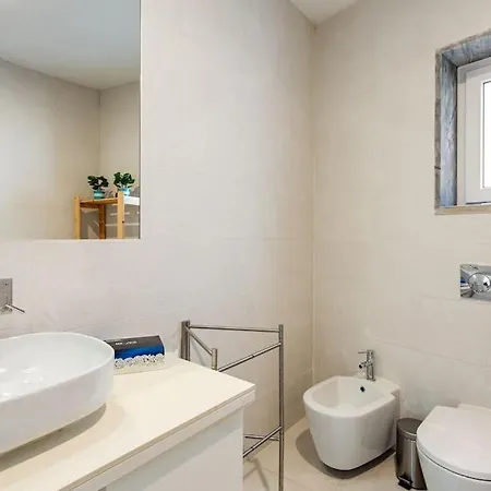 Campo De Ourique Modern Apartment